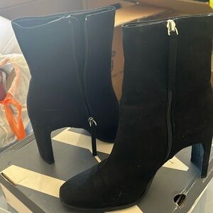 Black heeled boots